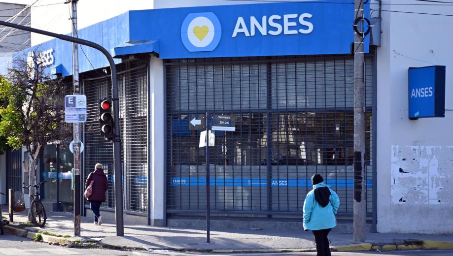Anses objetó trámites jubilatorios de docentes al argumentar pagos pendientes de la Provincia. Foto Archivo