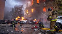 Imagen de Rusia bombardeó Kiev y otras ciudades de Ucrania: al menos siete muertos y una dura advertencia del Kremlin