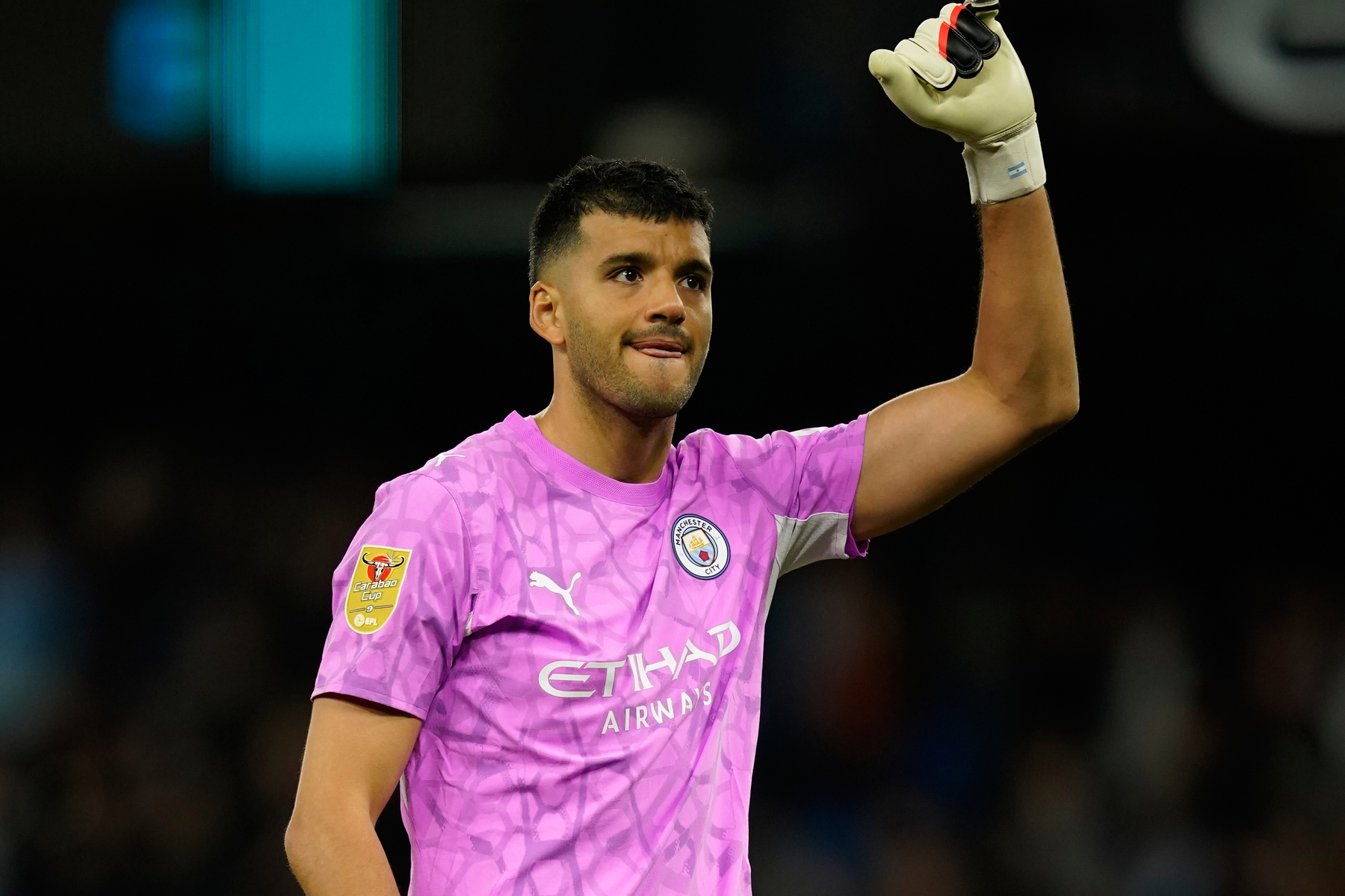 Con el debut de Gerónimo Rulli, Manchester City goleó a Norwich y avanzó en la Carabao Cup