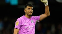 Imagen de Con el debut de Gerónimo Rulli, Manchester City goleó a Norwich y avanzó en la Carabao Cup