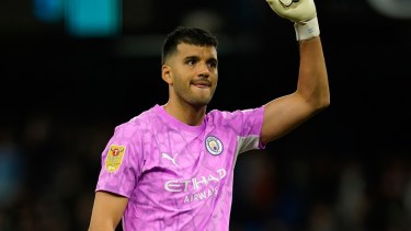 Con el debut de Gerónimo Rulli, Manchester City goleó a Norwich y avanzó en la Carabao Cup