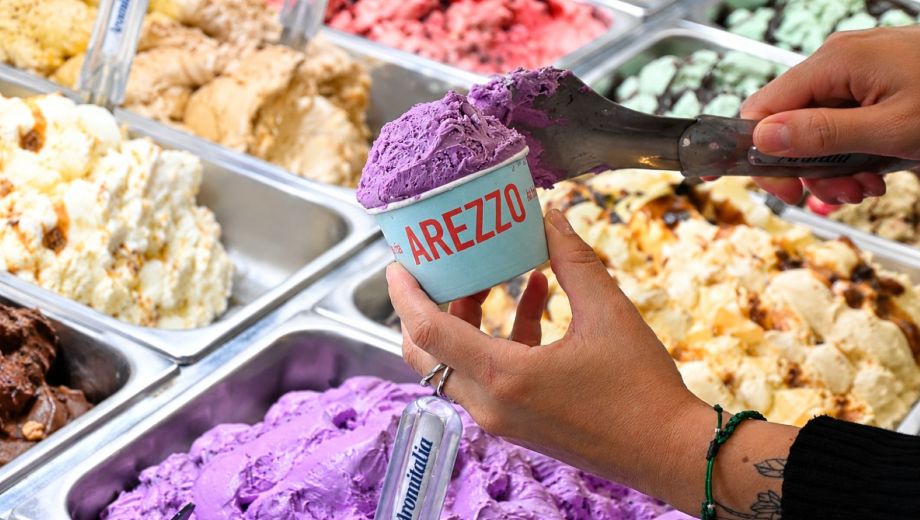 Durante cinco décadas, Arezzo construyó en General Roca una historia ligada al helado artesanal, el trabajo y la identidad local. Una historia que comenzó hace 50 años y que hoy forma parte de la memoria y de los sabores de varias generaciones. (Foto/Juan Thomes)