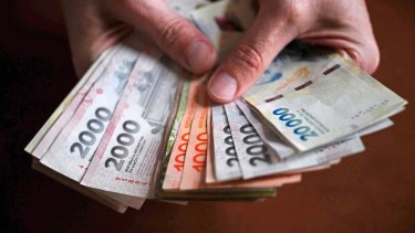 Desaceleración en las ventas: el consumo retrocedió en agosto arrastrado por la fuerte caída en vehículos y transporte