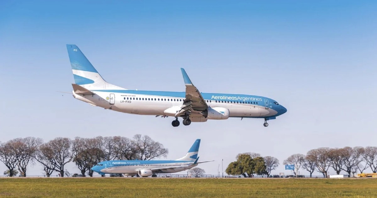 Paro en aeropuertos: el Gobierno solicita mantener el 75% de los vuelos