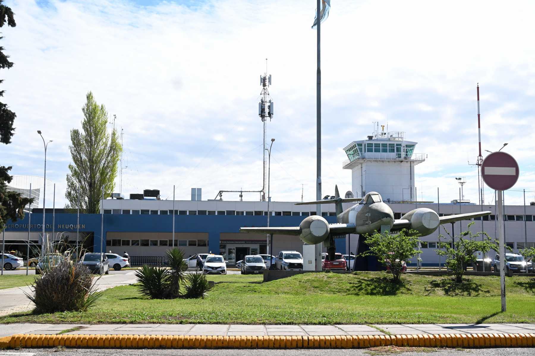 Neuquén gestiona la cesión de su aeropuerto a la Nación para financiamiento