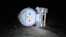 Imagen de Corte total sobre la Ruta 143 en La Pampa por el vuelco de un camión de gas licuado: los detalles del operativo