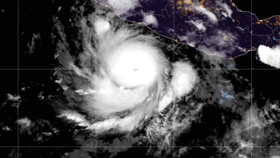 la zona costera mexicana podría verse afectada por el oleaje y viento del Huracán Polo