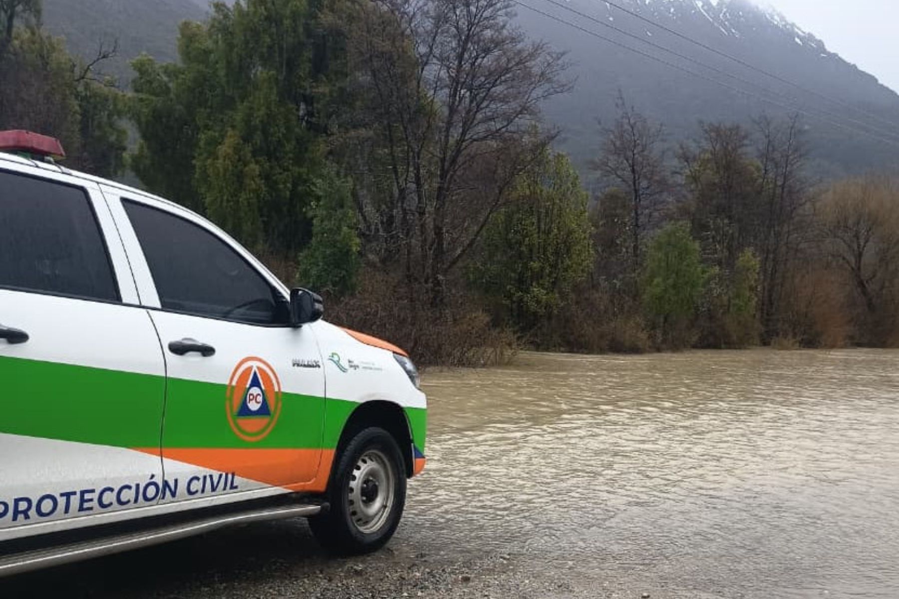 Río Negro implementa ayuda a familias afectadas por el temporal en la Cordillera