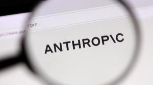 Un informe de Anthropic analizó tres escenarios para la IA hacia 2030: crecimiento récord, pero alerta por los salarios