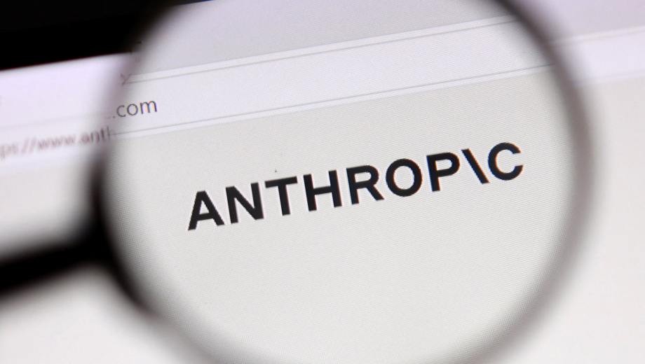 El informe de Anthropic advierte que las tareas de oficina y los empleos calificados absorberán la mayor pérdida relativa de ingresos hacia 2030 frente al avance de la inteligencia artificial.