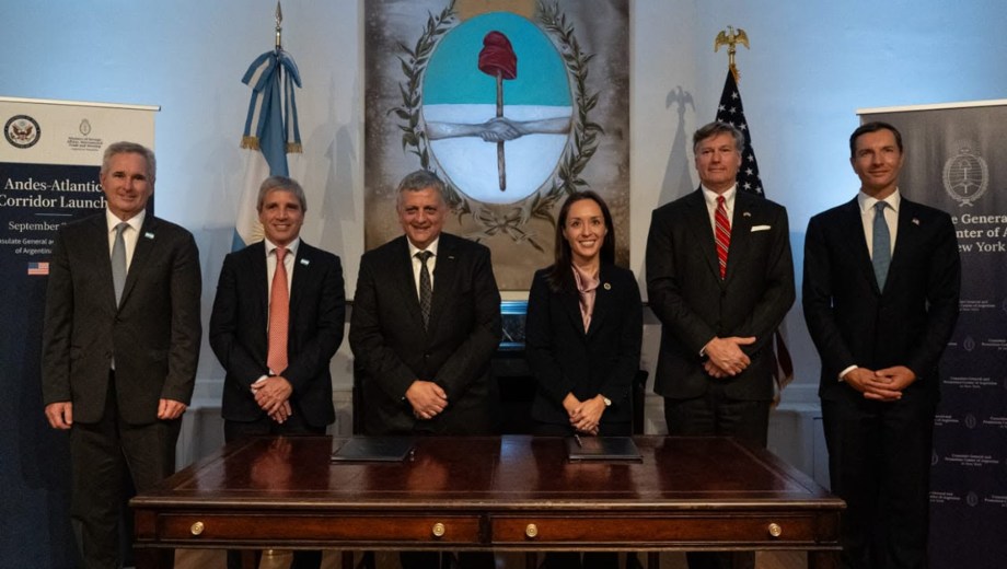 Argentina LNG recibe una propuesta de financiamiento de hasta USD 6.000 millones.