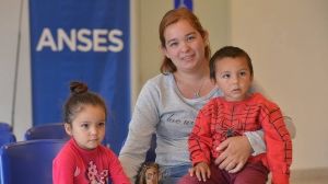 ANSES: el Gobierno busca eliminar la actualización automática de la AUH y las asignaciones familiares