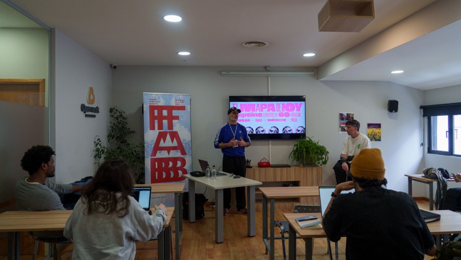 ¿Puede la inteligencia artificial convertirse en una aliada de la creatividad cinematográfica? Los realizadores audiovisuales Andy Lizewski y Sebastián Bassi respondieron esa inquietud. Foto: Marcelo Martínez
