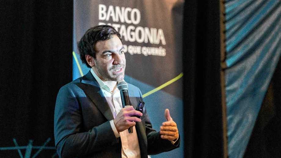 Bulat tocó diferentes temáticas en su presentación y aseguró que van a haber "tres años de crecimiento económico". (Foto: Juan Thomes).