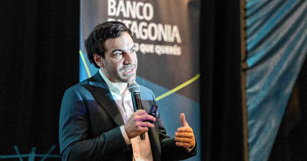 Santiago Bulat analizó la economía en Roca en evento de Banco Patagonia