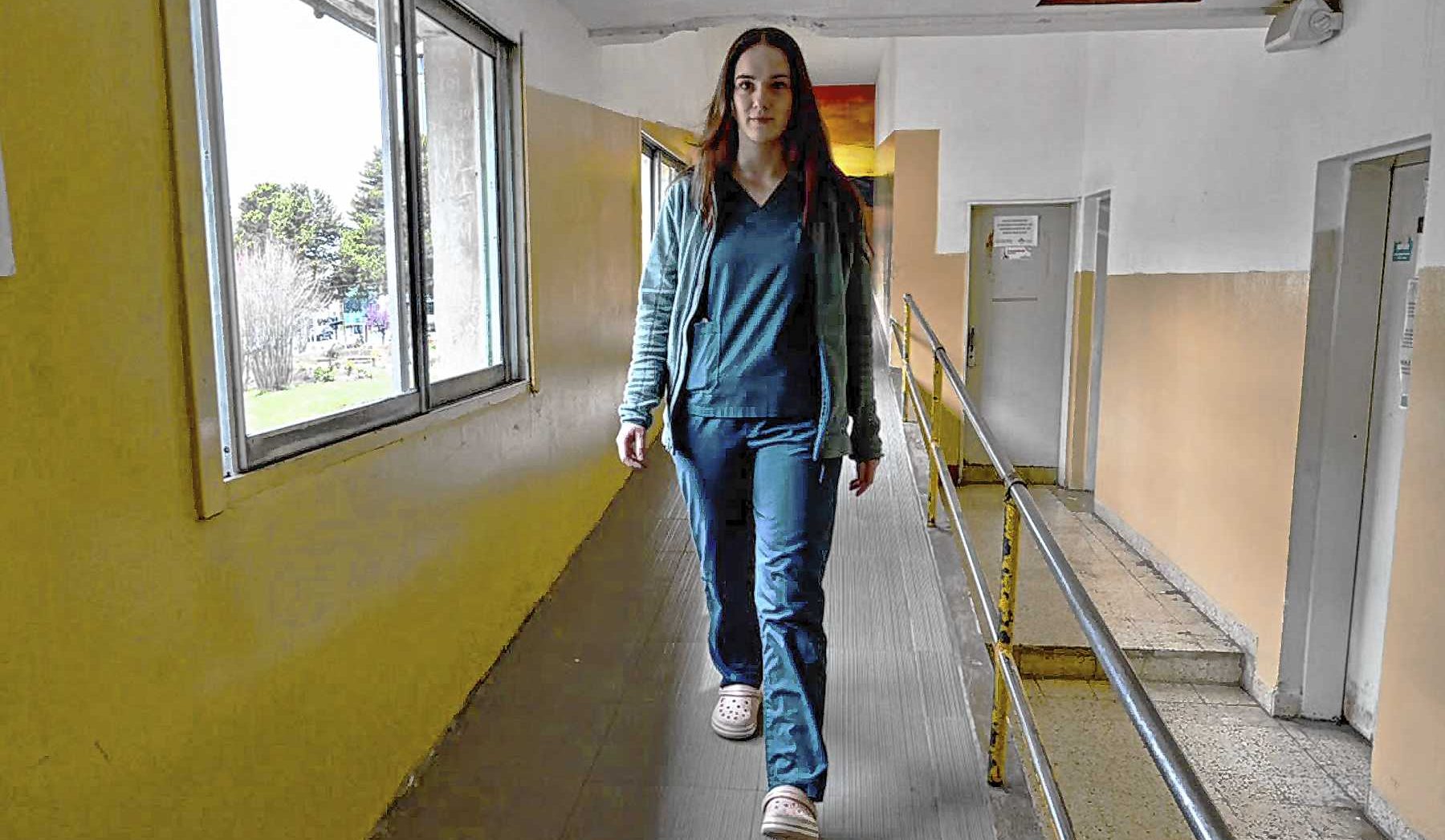 Azul Cosia: una residente de medicina que vuelve al hospital donde creció