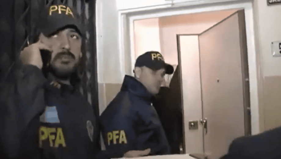 Video del allanamiento al departamento de Cristina Kirchner. 