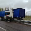Imagen de Un camión chocó contra el guardarraíl de la Ruta 22 en plena lluvia