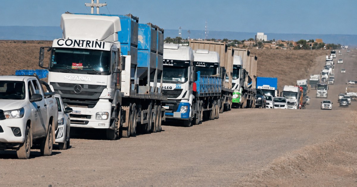 El incremento del transporte de arenas en Vaca Muerta desafía la infraestructura vial