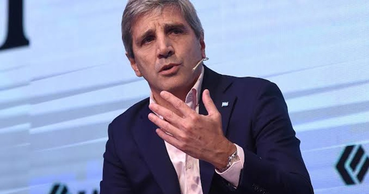 Caputo negocia US$1000 millones con bancos internacionales para financiar deuda