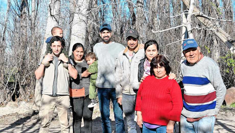 La familia García en la chacra de Puente Cero. Foto: Juan Thomes