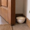 Imagen de Colocar una taza de arroz detrás de la puerta: para qué sirve y por qué lo recomienda el Feng Shui