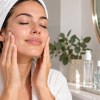 Imagen de Qué es el “skin flooding”, la técnica viral que promete una piel más hidratada y luminosa