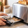 Imagen de Cómo limpiar la tostadora: el electrodoméstico que acumula migas y grasa sin que lo notes