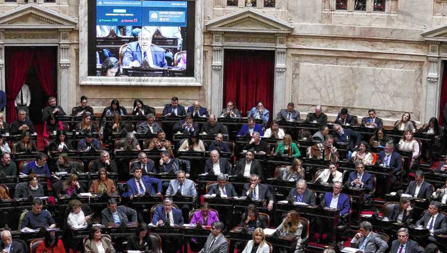 9-9-2026 Sesión en  diputados sobre discapacidad y endeudamiento familiar.
Foto Enrique Garcia Medina