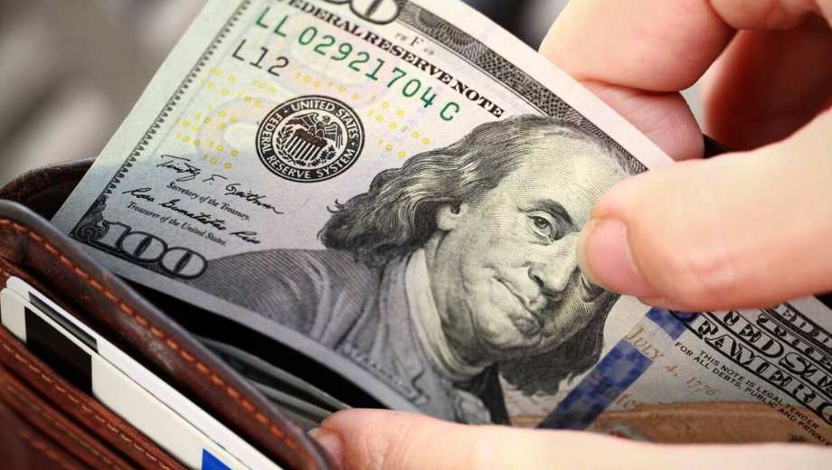 Cómo operan hoy el dólar oficial, el dólar MEP y el dólar CCL.-