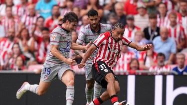 Julián Álvarez reapareció y Cuti Romero debutó en la dura derrota de Atlético de Madrid