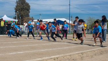 Los Correcaminos tuvieron su torneo de atletismo en la pista de Roca