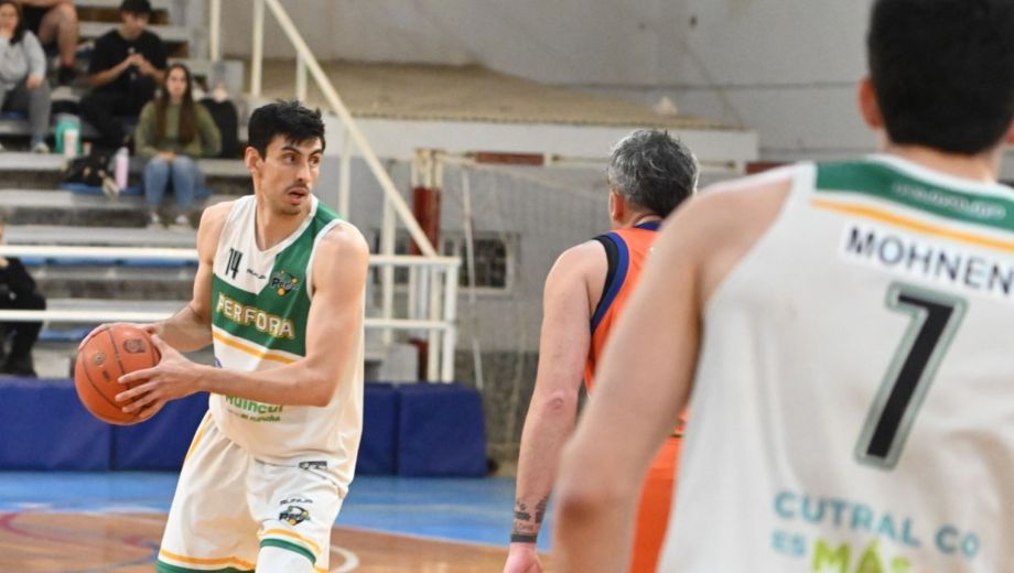 Nahuel Vicentín fue el mejor de la noche en el Padín. (Fotos Franco Urchipia)