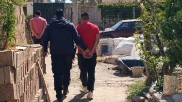 Dos personas fueron detenidas y secuestraron un arma tras un monitoreo en tiempo real de las cámaras del 911