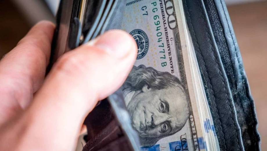 ¿A cuánto cotiza el dólar hoy?.-