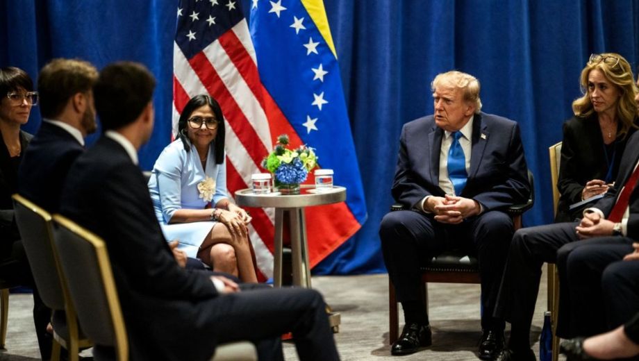 Delcy Rodríguez y Donald Trump durante su encuentro en Nueva York, en el marco de la Asamblea General de las Naciones Unidas. La reunión volvió a poner en el centro el futuro político y económico de Venezuela. Foto gentileza.