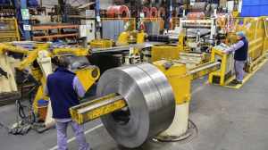 La actividad económica cayó 2,9% en julio y profundizó la desaceleración