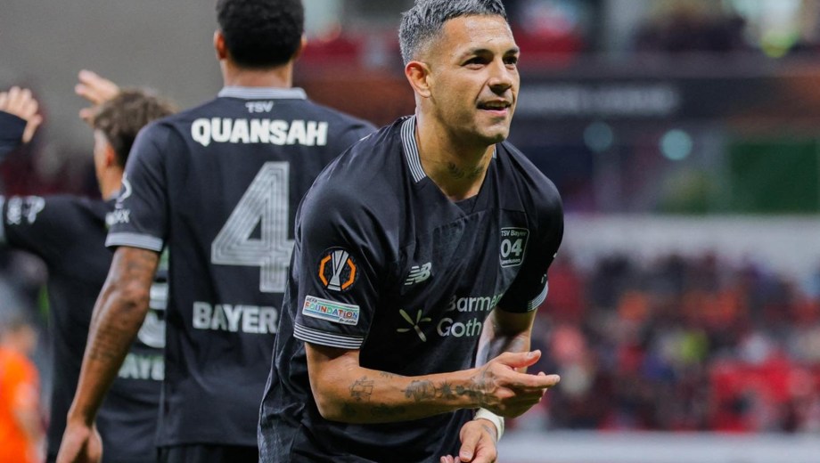 El defensor de la Albiceleste marcó su segundo tanto en el Leverkusen. 