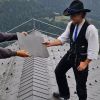 Imagen de Tejas nazis, balas y otras sorpresas: lo que encontró un carpintero argentino al restaurar casas de 200 años en Suiza