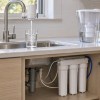 Imagen de El filtro de agua que conviene más para el hogar: ¿de canilla, de jarra o bajo mesada?