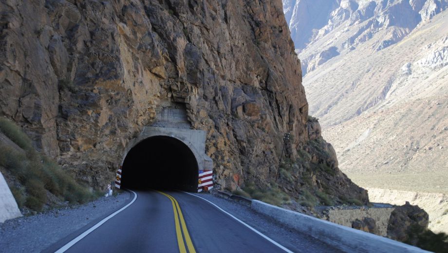 El mega túnel que proyectan para unir Argentina y Chile