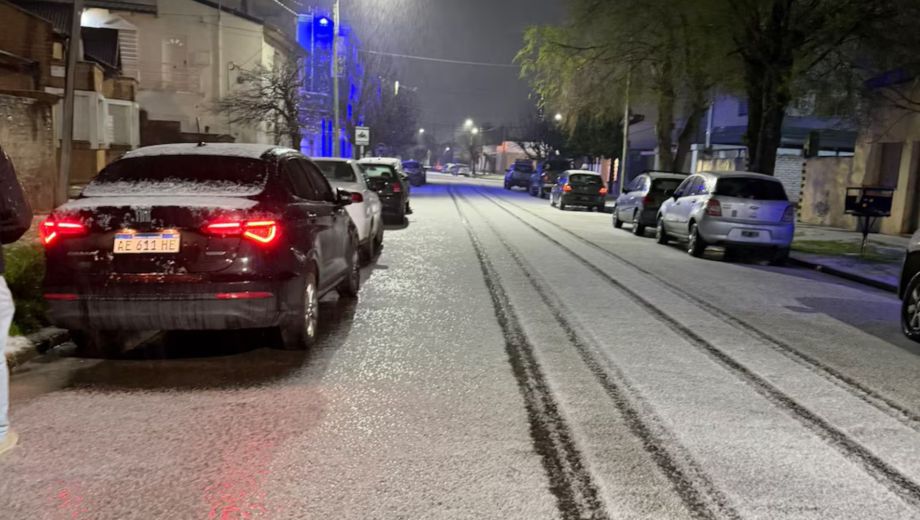 Los primeros efectos del frío polar "ártico": Bahía Blanca se cubrió de blanco en pleno septiembre