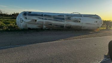 Corte de la Ruta 143 en La Pampa: cuándo podrían liberar el paso tras el vuelco de un camión con gas licuado