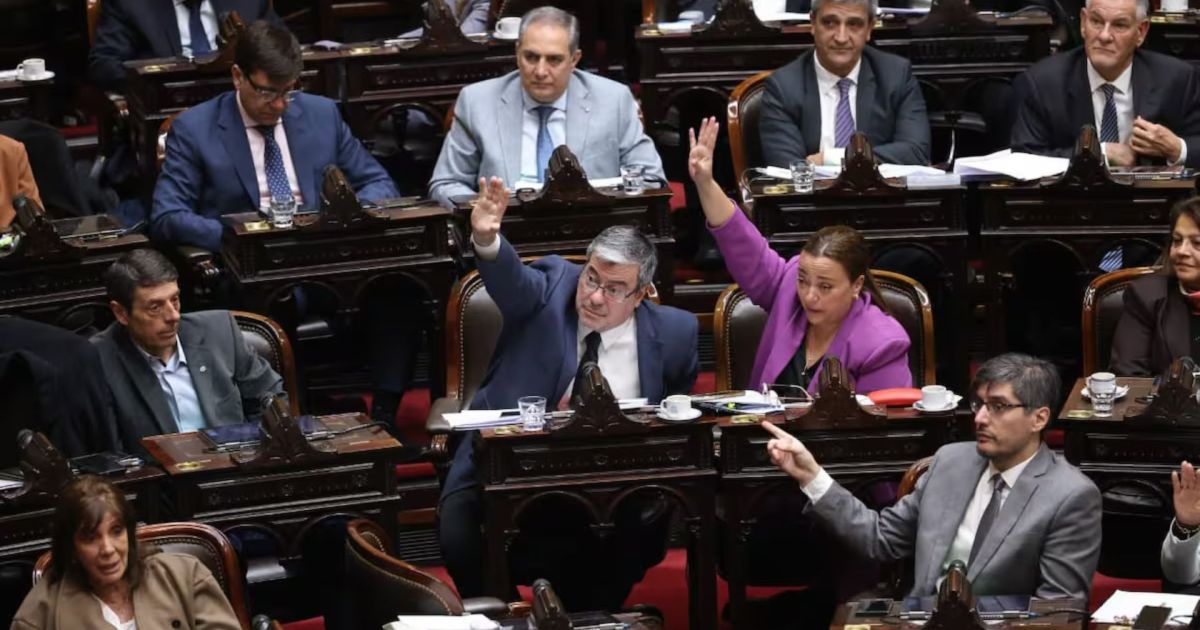 Ley de Tierras: la oposición presiona para derogar el «mega» DNU 70 de Javier Milei tras el fallo de la Corte Suprema