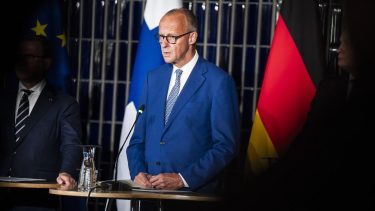 Crisis en Alemania: el canciller cancela su viaje a la ONU y hay alarma por amenazas antisemitas tras el avance de la extrema derecha
