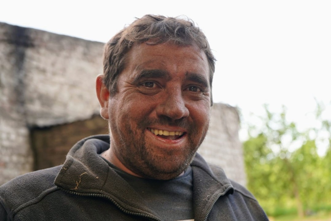 Un retrato que todo lo dice: el trabajo y la satisfacción de estar cumpliendo un sueño.