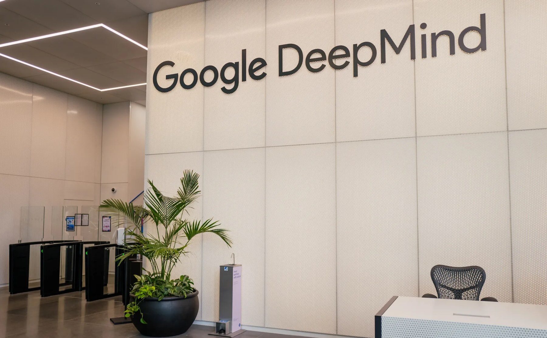 Renuncias en Google DeepMind: expertos alertan que la <b>Inteligencia Artificial</b> podría thumbnail