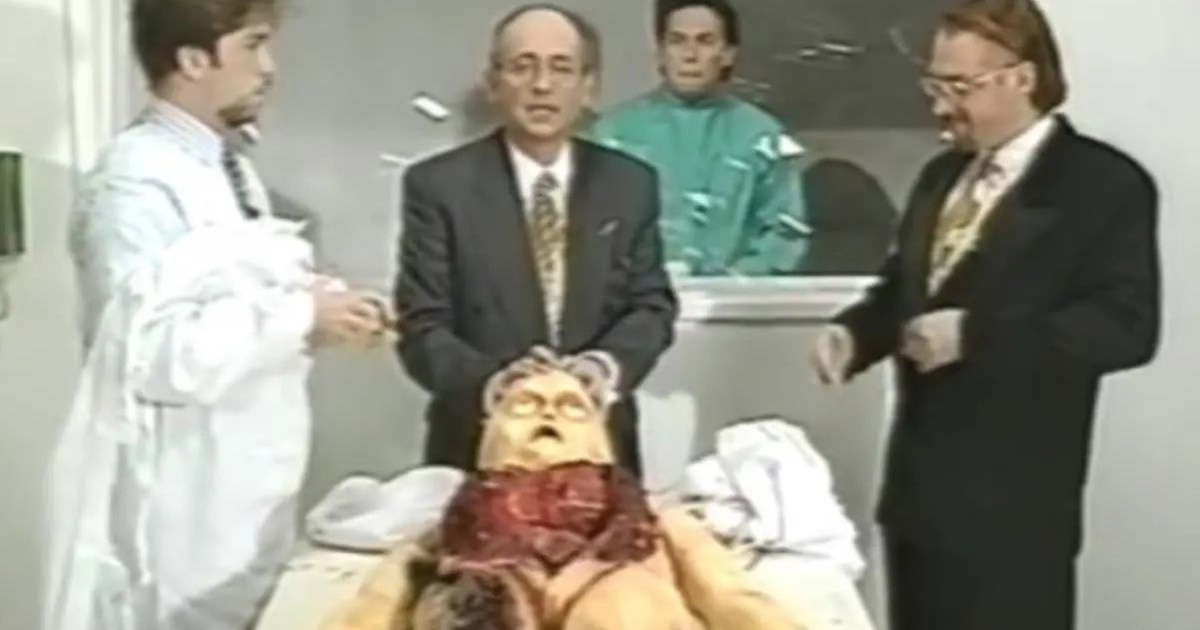 Chiche Gelblung realizó una autopsia ficticia a un extraterrestre en su programa