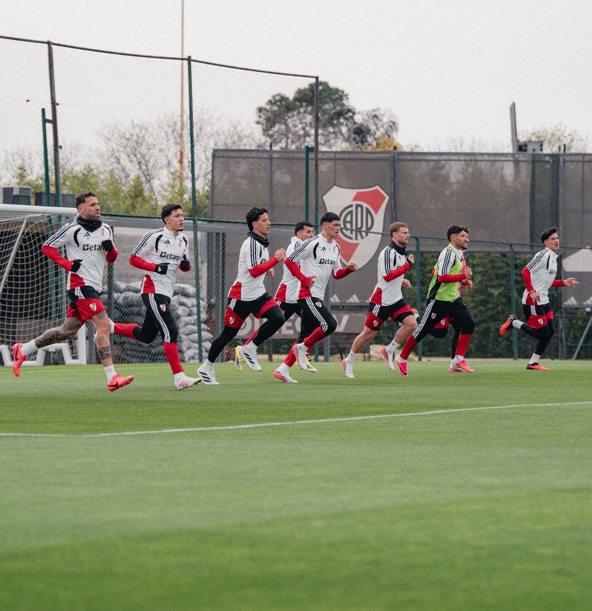 River entrenó sin los convocados por la Selección Argentina y prepara un amistoso ante Vélez