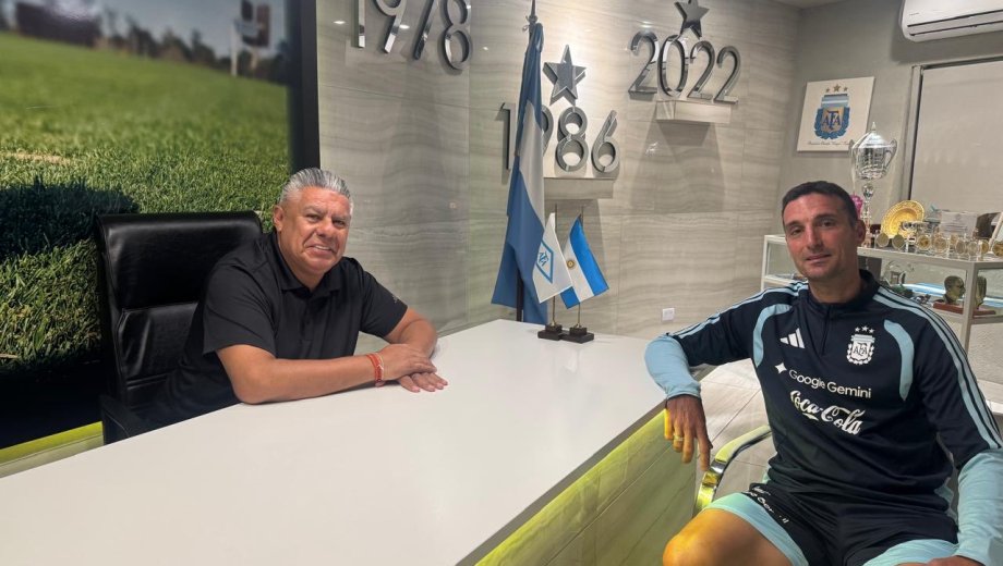 El encuentro entre Lionel Scaloni con Chiqui Tapia para avanzar su renovación con la Selección Argentina. (@Argentina)
